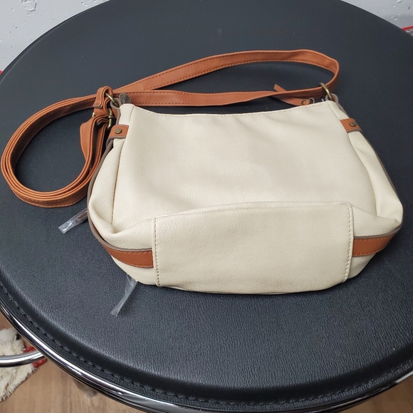 New Time and Tru Dayana Essential Crossbody Bag with Adjustable Strap Beige Tan - Picture 5 of 10